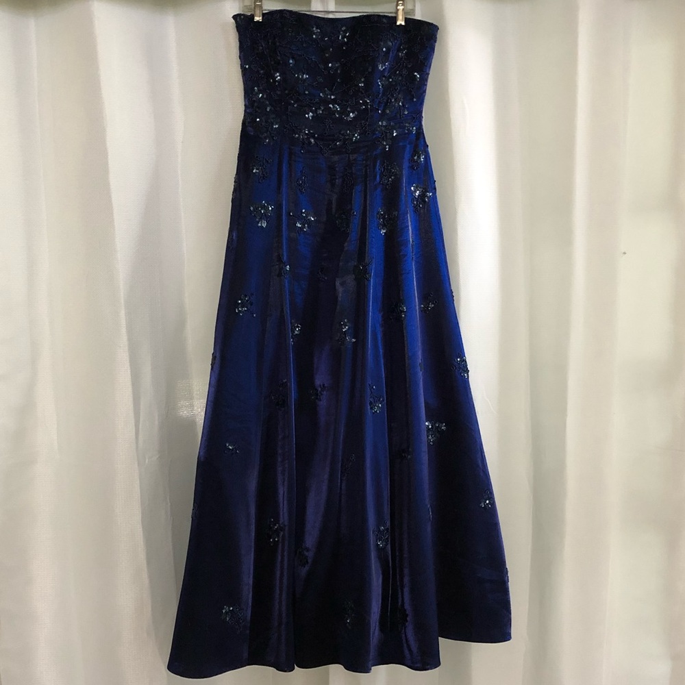 Vintage Cache blue beaded strapless prom dress